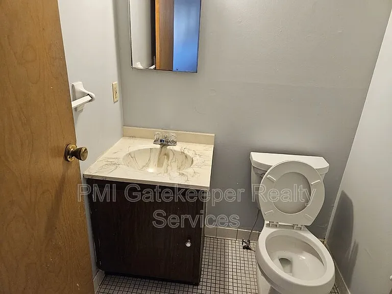 1735 Mills Ave — Photo 8