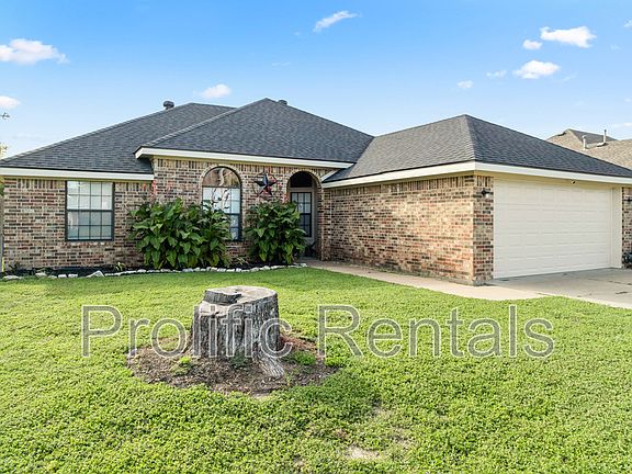 3rd image of 605 Paintbrush Dr