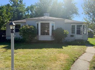 15240 Crescentwood Ave, Eastpointe, MI