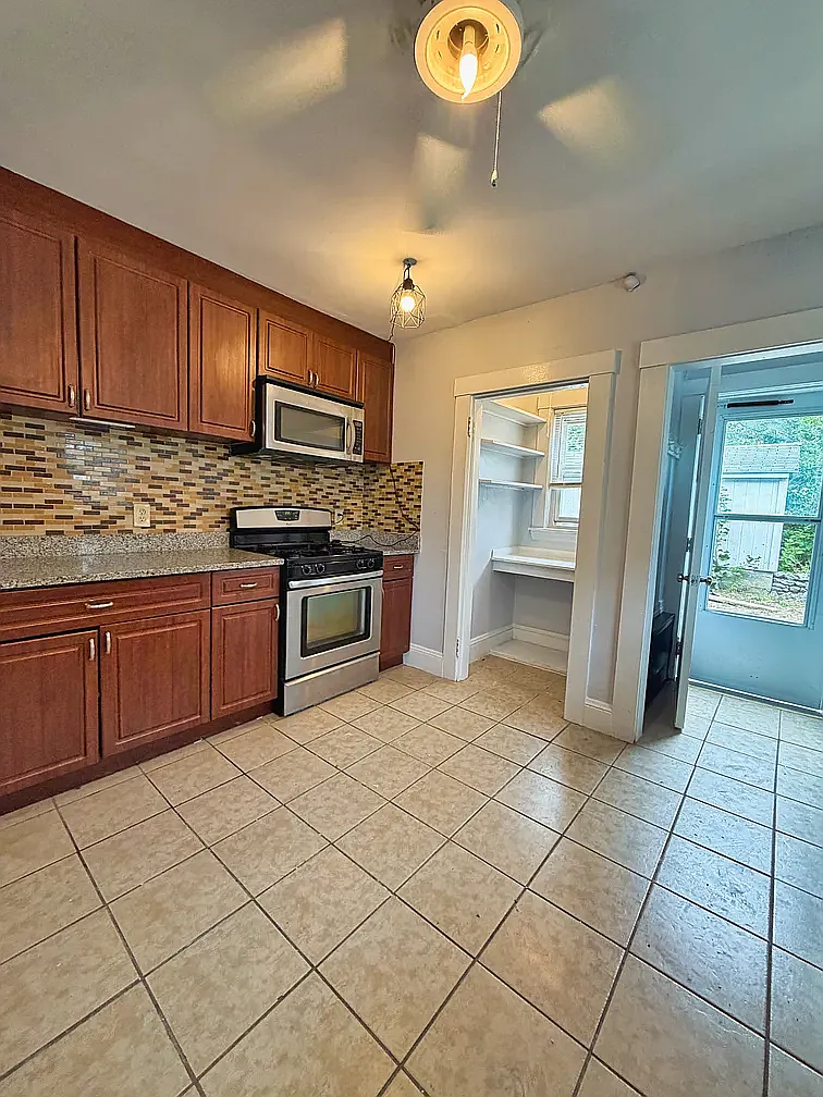 3 bed, 1200 sqft, $3,650 — Photo 1