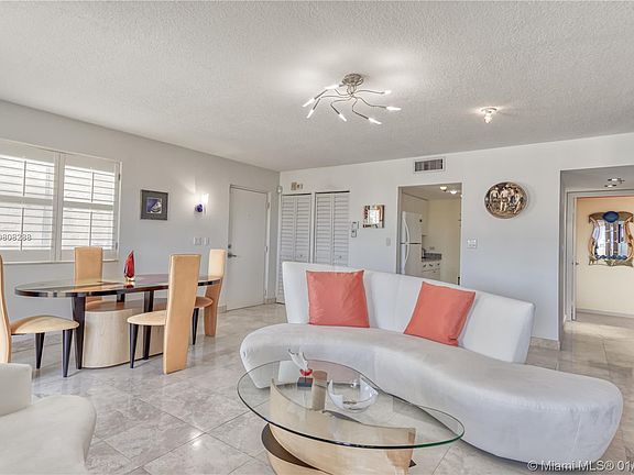 5th image of 227 Michigan Ave APT 401