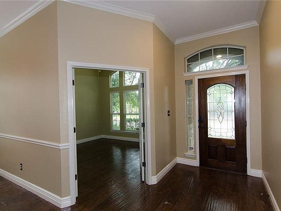 4th image of 343 Shea Dr