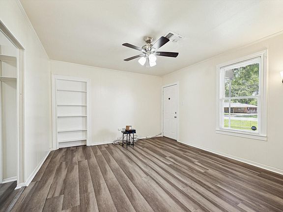 3rd image of 2923 Beverly Rd