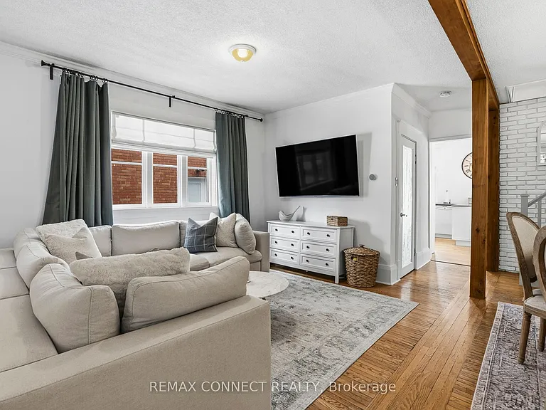 60 Woodbury Rd — Photo 10