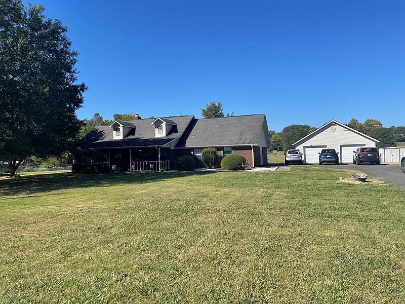 1st image of 10 Hickory Ln