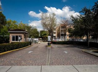 8421 NW 8th St APT 203, Miami, FL 33126