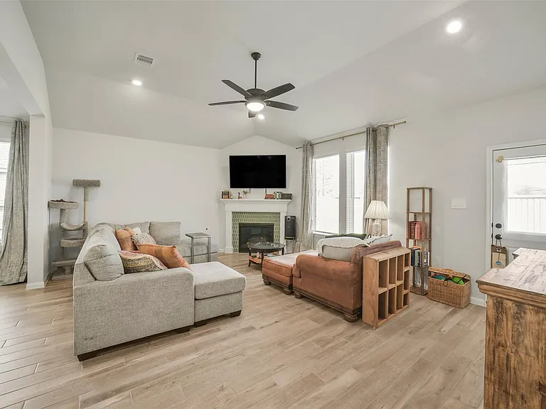 5202 Hazel Vista Ln — Photo 4