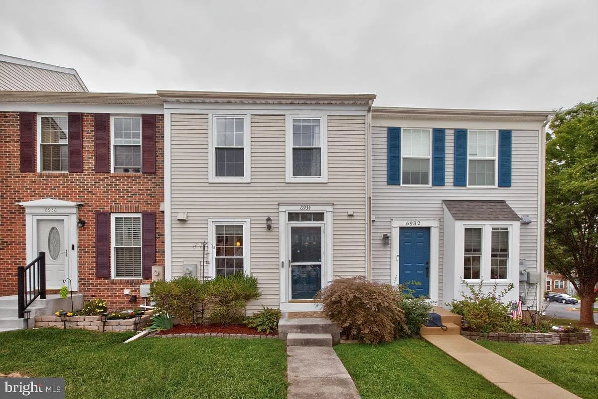 3 bed, 2.5 bath, 1408 sqft, $2,400 — Photo 1