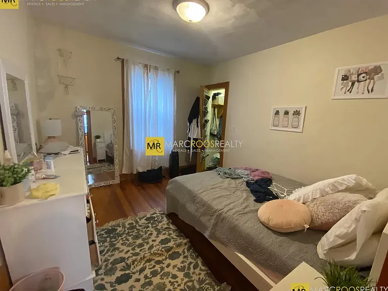 Montfern Ave — Photo 9