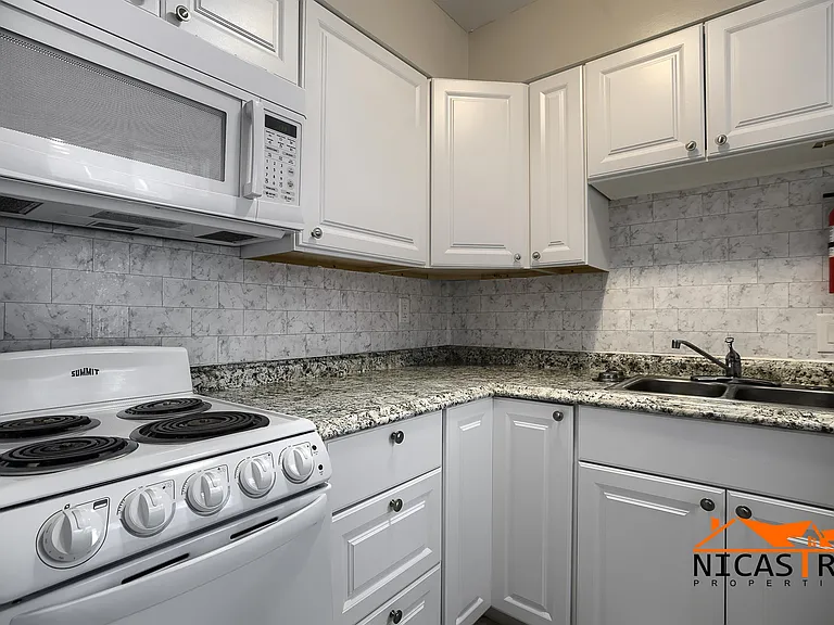 215 E Lane Ave #D — Photo 23