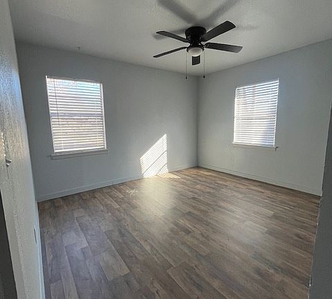 5th image of 421 Byrne St