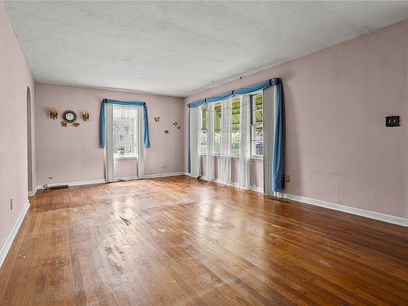 5th image of 288 Gordon Rd