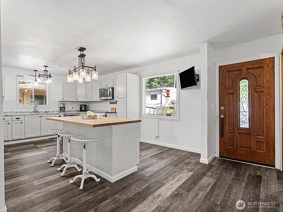 3rd image of 1125 Fish Pond Road
