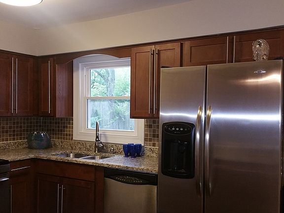 3rd image of 411 Westgate Dr