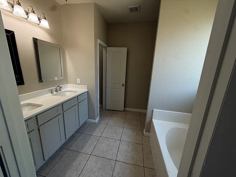 2136 Mulberry Dr — Photo 26