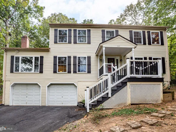 1127 Columbus Dr, Stafford, VA 22554
