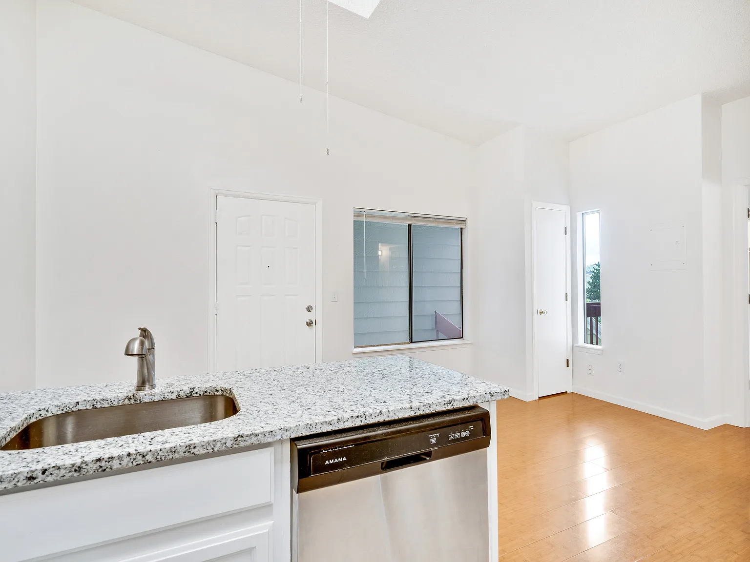 1 bed, 482 sqft, $1,350 — Photo 3