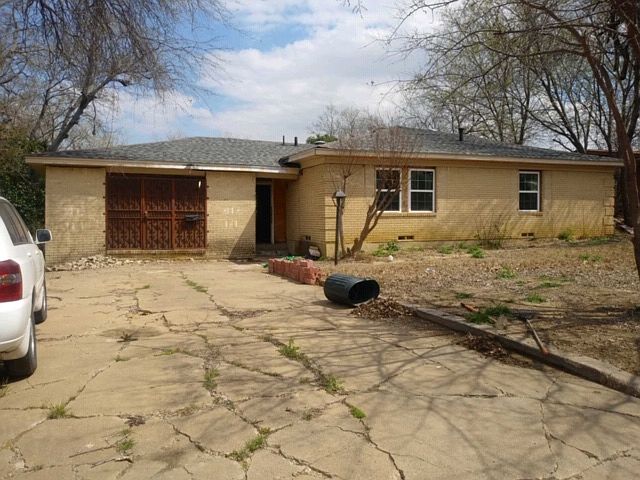 1st image of 830 Valley View Dr