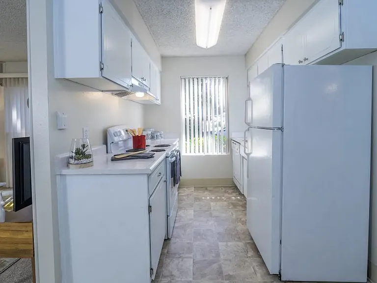 Oakwood Apartments — Photo 10
