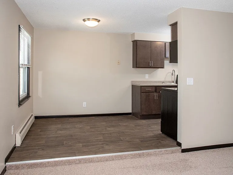 Chateau Apartments — Photo 27