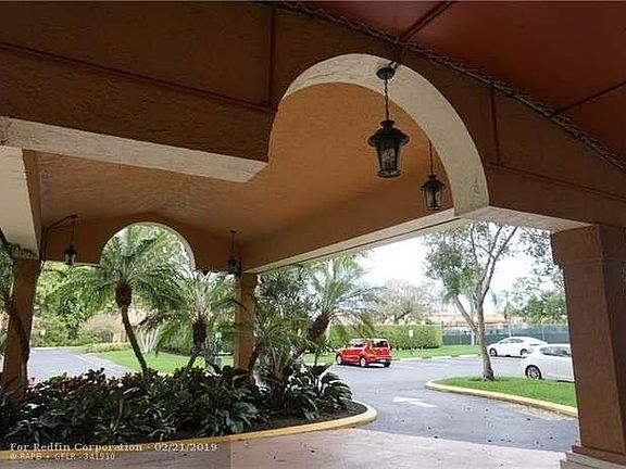 4th image of 701 NW 19th St APT 410
