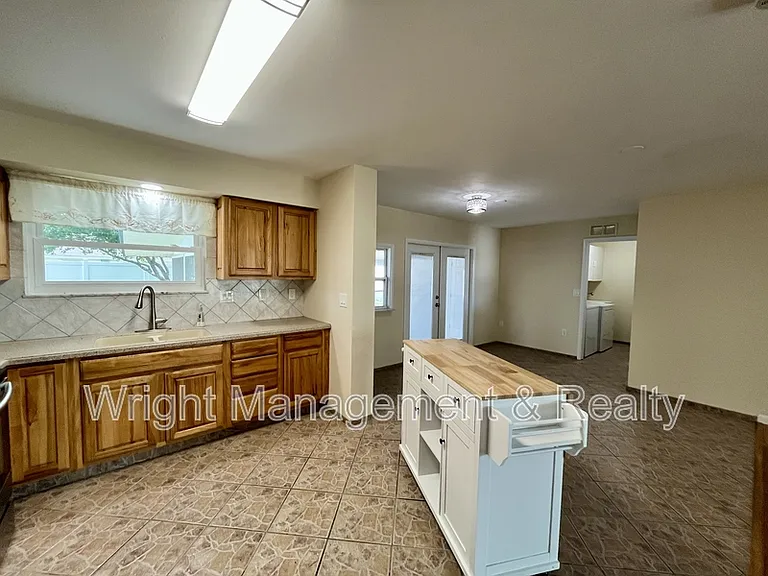 704 Torrey Pines Ave — Photo 6