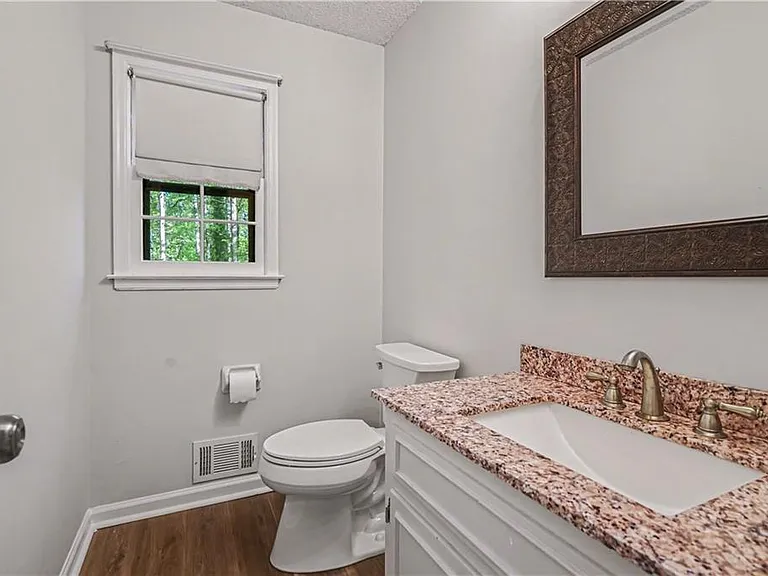 1527 Ridgewood Dr — Photo 8