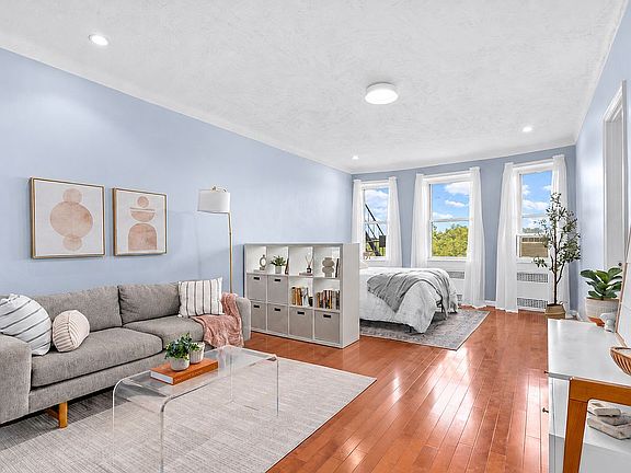 2nd image of 920 E 17th St APT 609
