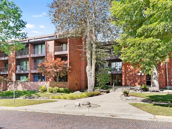 107 N Elm St APT 105, Champaign, IL 61820