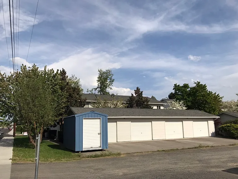 NE Cedar Ave — Photo 10