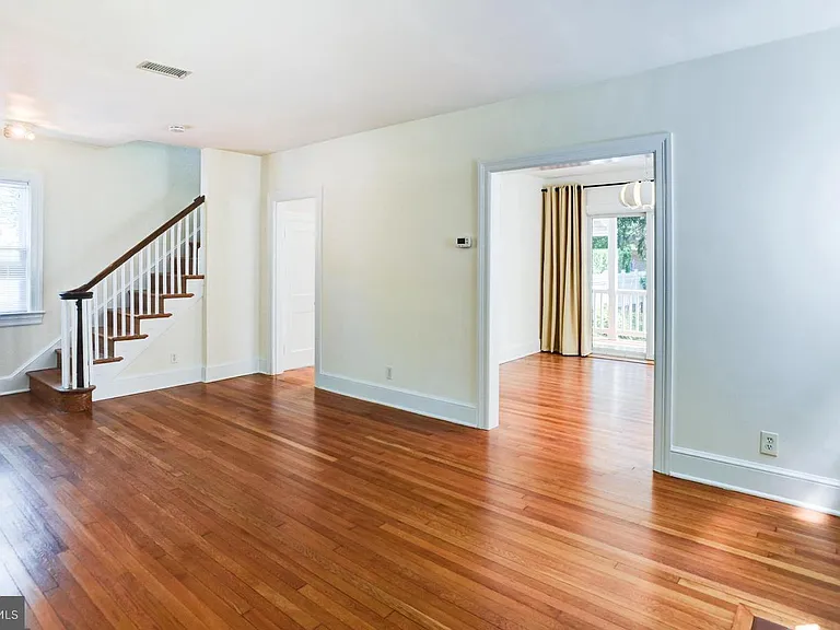 4633 Asbury Pl NW — Photo 4
