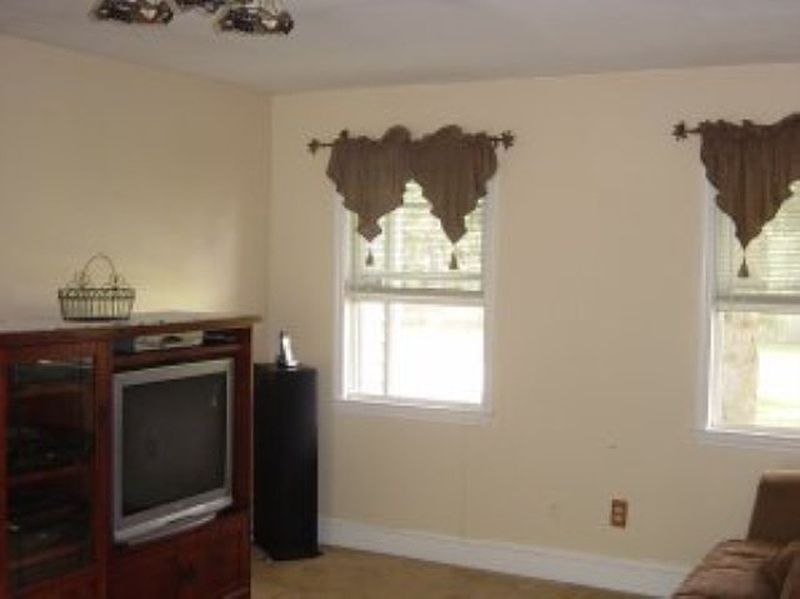5th image of 106 CORTLAND Drive