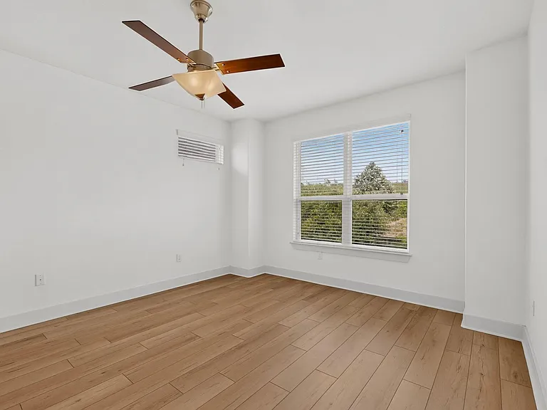 5915 Swayden Ln — Photo 19