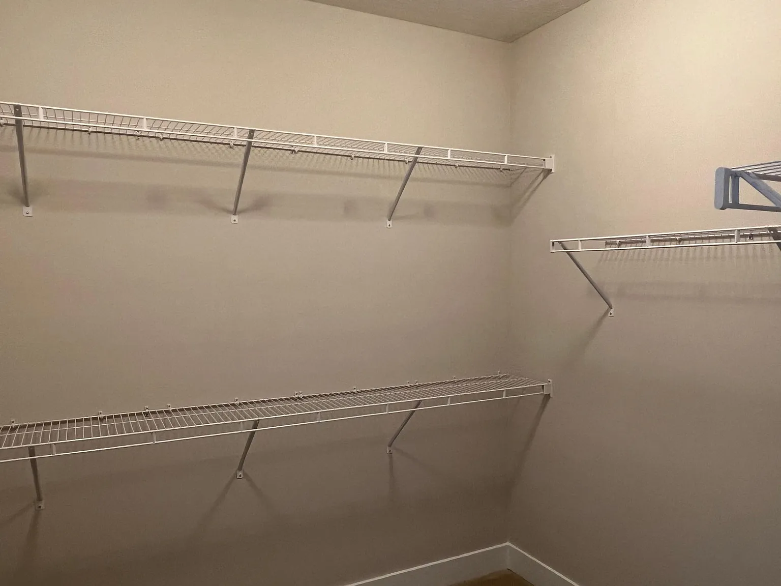 1050 Valentine Ln — Photo 2