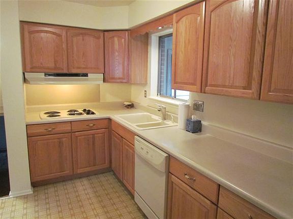 4th image of 828 N Mansfield Ave