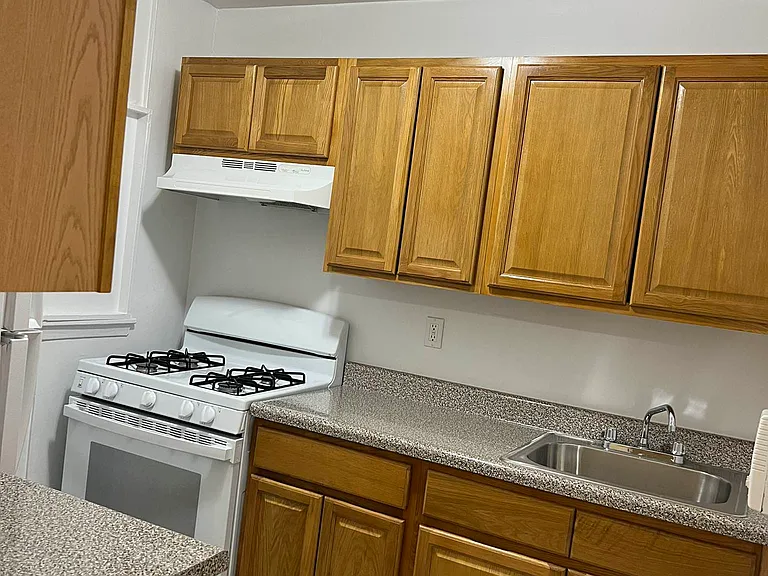 4439 Broadway #1C — Photo 4