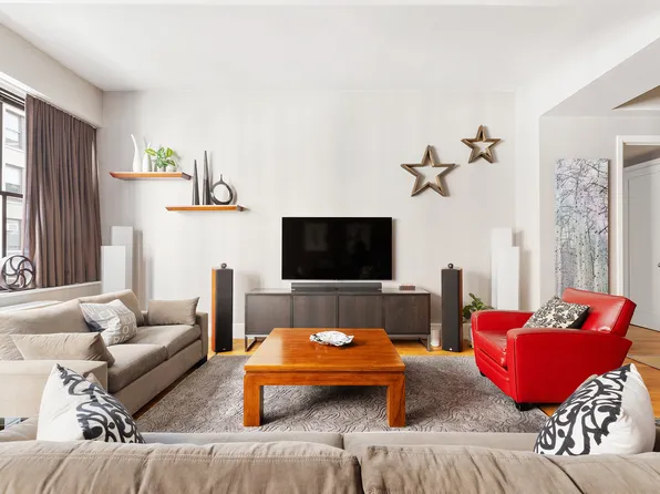 130 West 30th Street 3B image 2 of 14