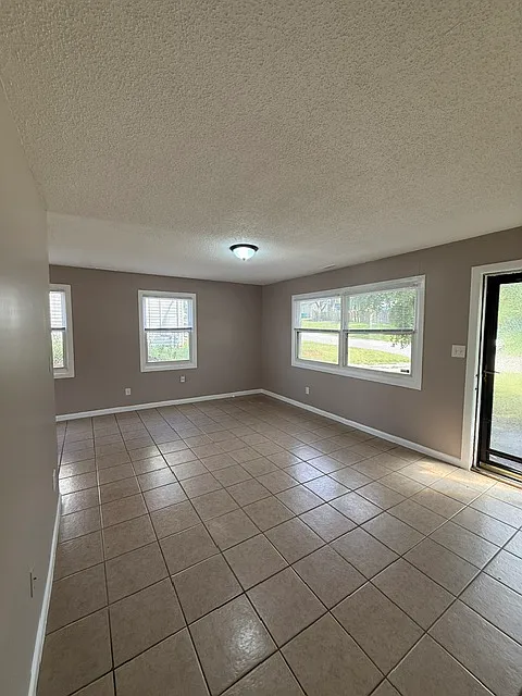 2 bed, 744 sqft, $1,425 — Photo 4