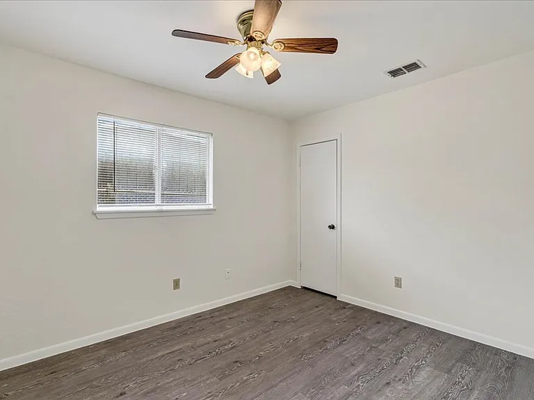1622 La Joya St — Photo 30