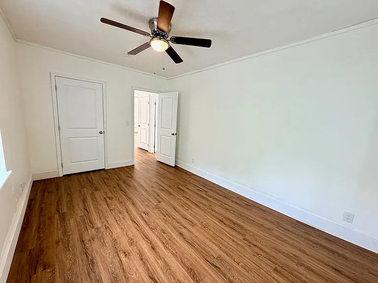 324-330 Cunningham St #326 — Photo 13