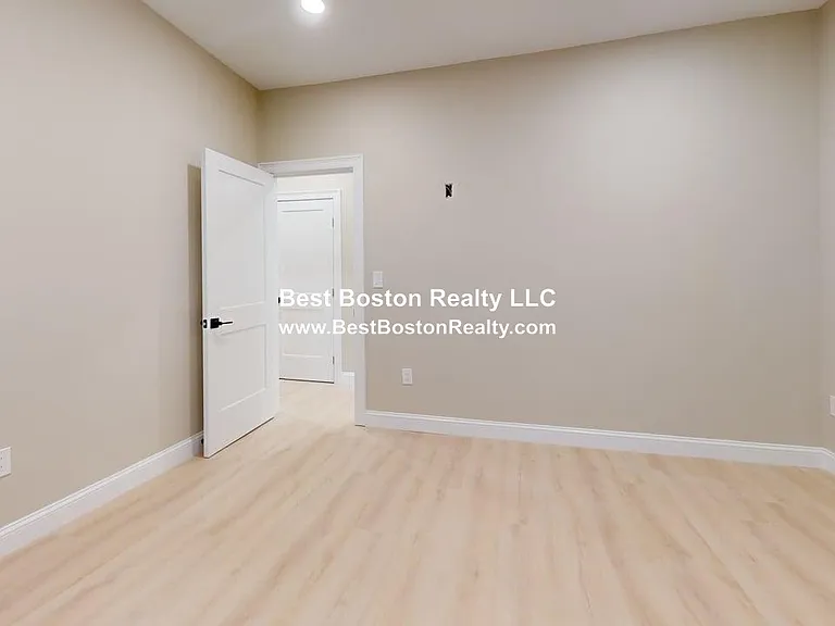 231 Highland Ave #1 — Photo 16