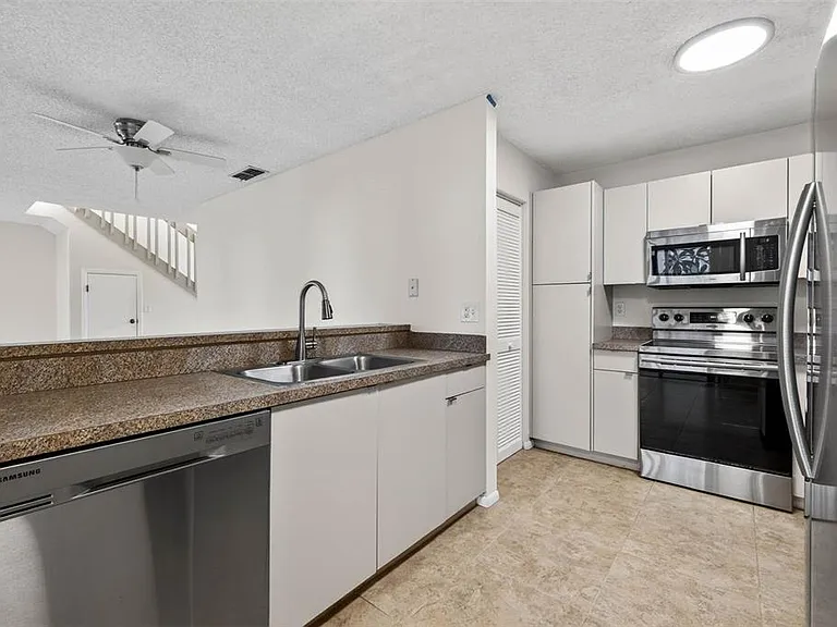 4843 Napoli Ct NE — Photo 7