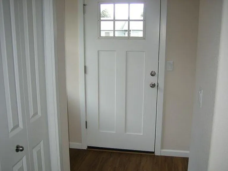 1587 SW Hayter St — Photo 11