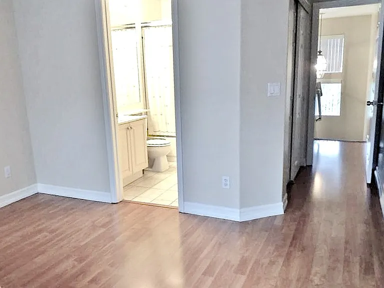 2nd bedroom w/bathroom