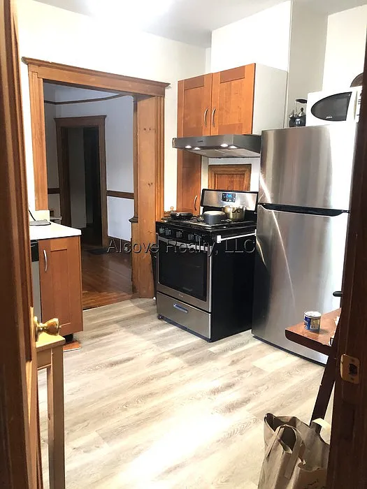 4 bed, 2.0 bath, $4,400 — Photo 3