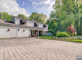 8 Lincoln St, Ramsey, NJ 07446
