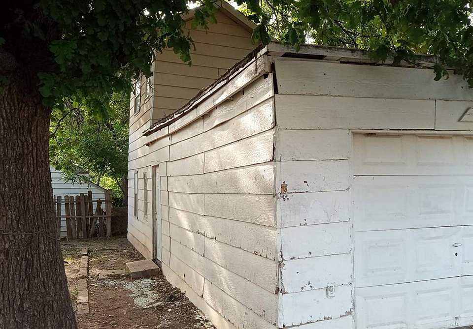 2nd image of 204 SW 16th St