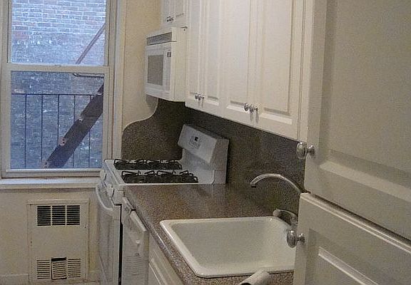 3rd image of 86 W 12th St #3FG