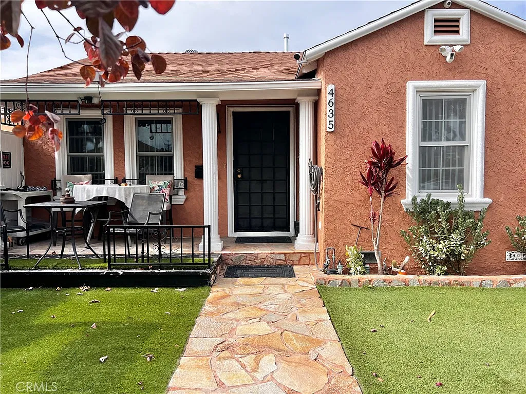 3 bed, 986 sqft, $4,500 — Photo 1