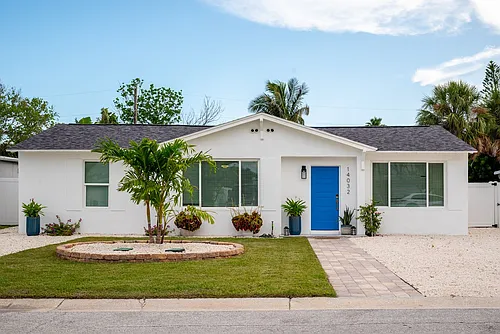 14032 N Bayshore Dr Photo 1